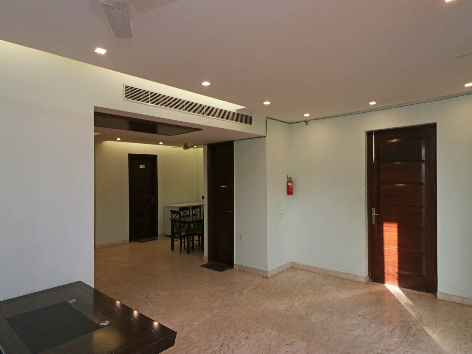 Oyo 9664 Sector 48 Hotel Gurgaon Luaran gambar