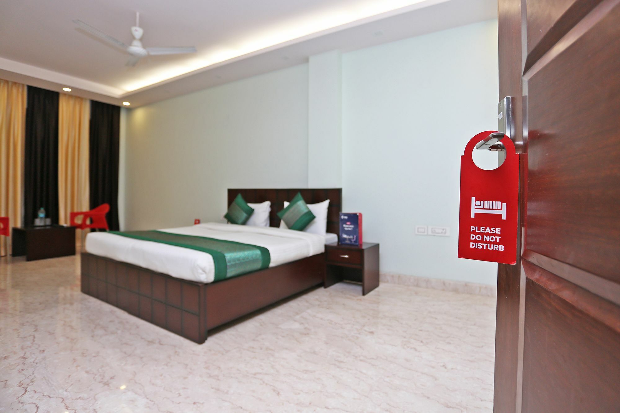 Oyo 9664 Sector 48 Hotel Gurgaon Luaran gambar