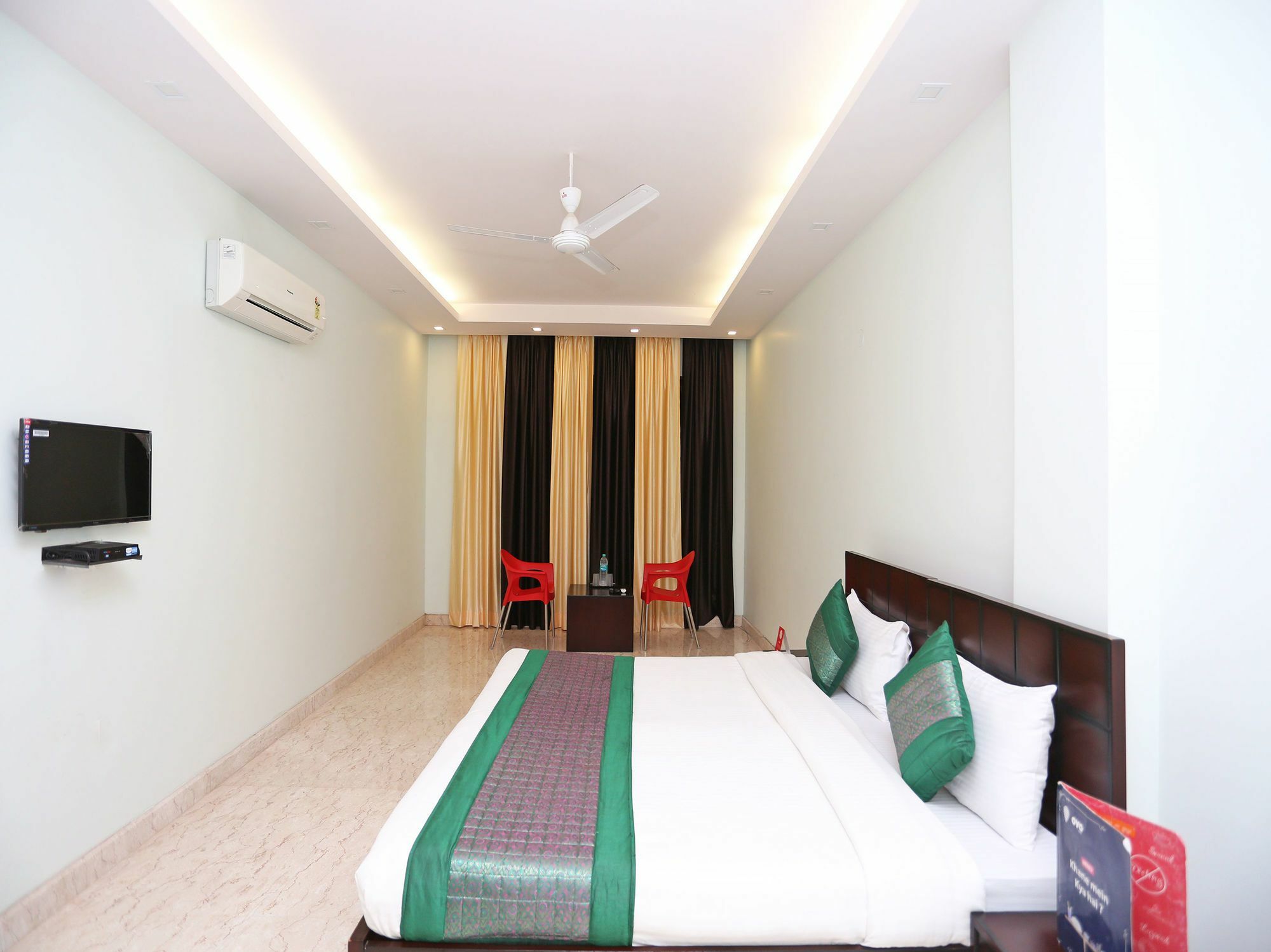 Oyo 9664 Sector 48 Hotel Gurgaon Luaran gambar
