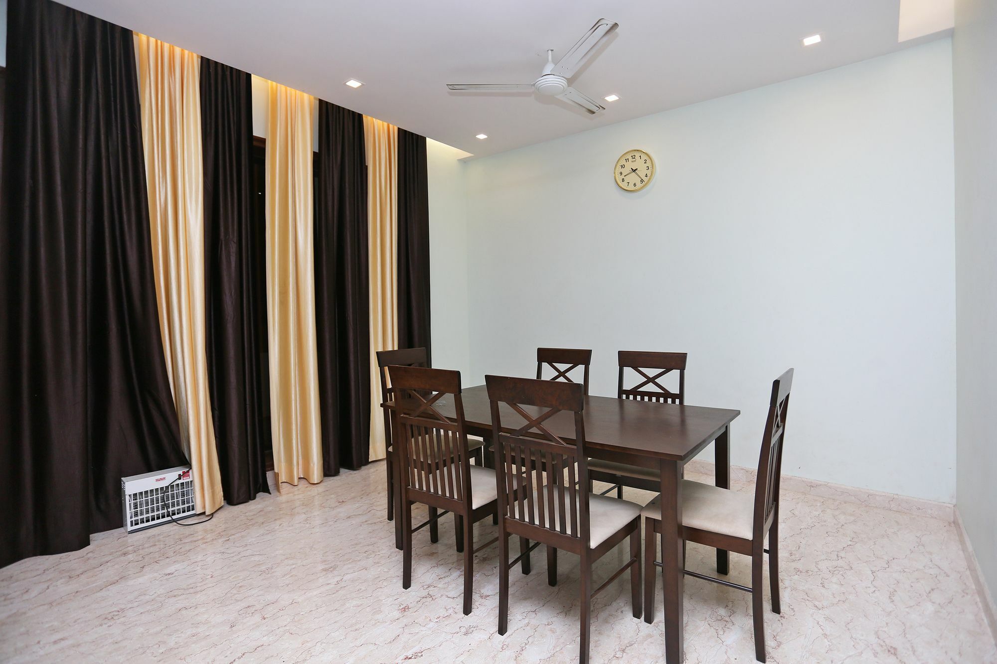 Oyo 9664 Sector 48 Hotel Gurgaon Luaran gambar