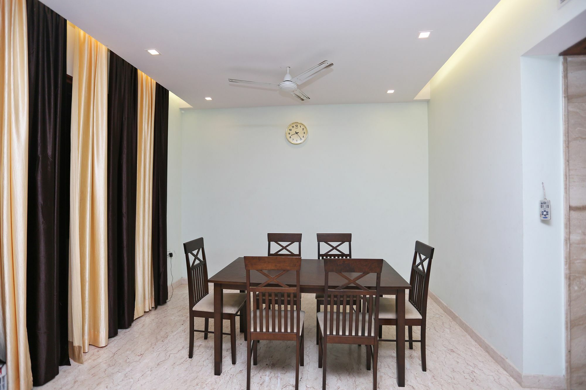 Oyo 9664 Sector 48 Hotel Gurgaon Luaran gambar