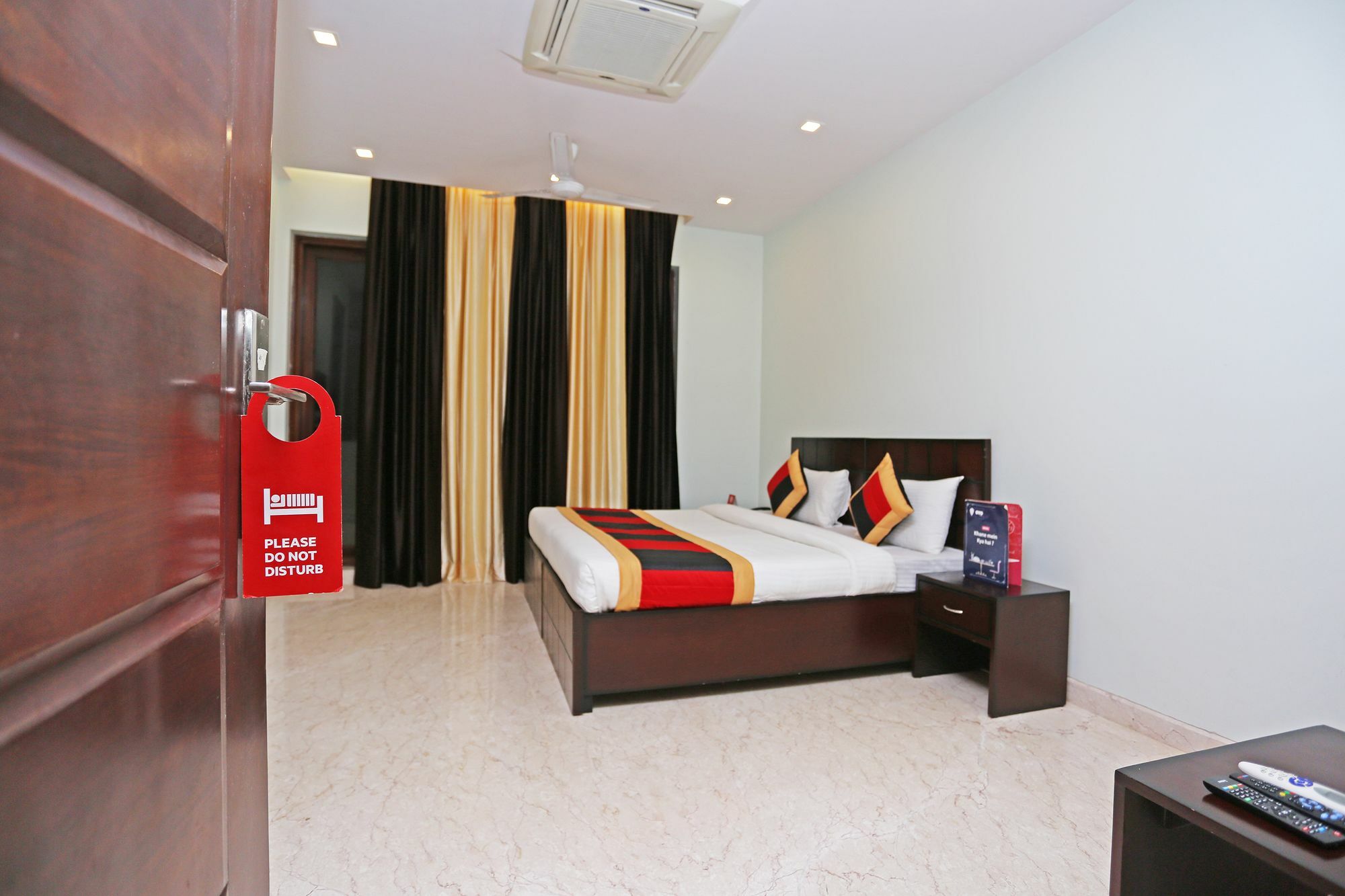 Oyo 9664 Sector 48 Hotel Gurgaon Luaran gambar