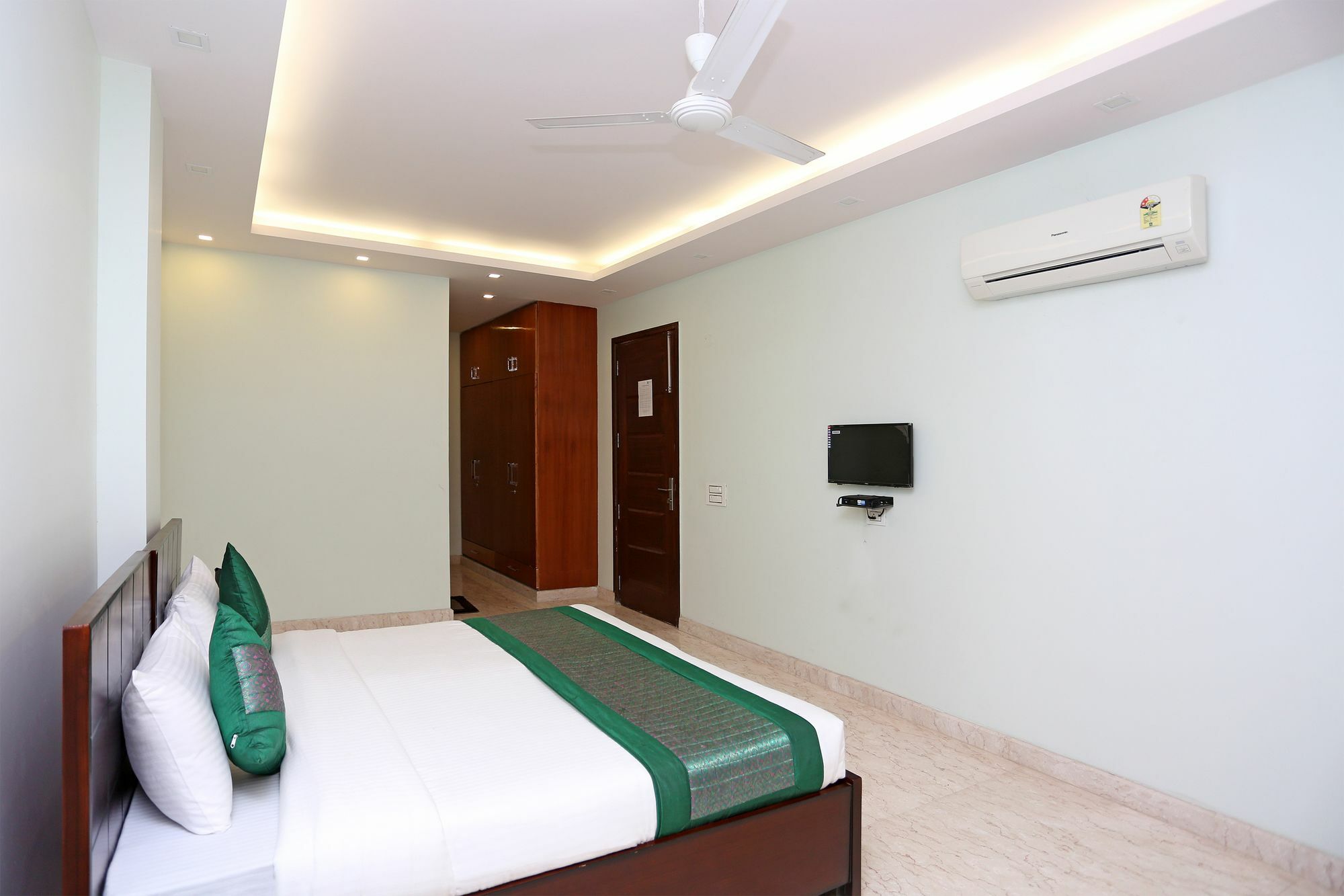 Oyo 9664 Sector 48 Hotel Gurgaon Luaran gambar