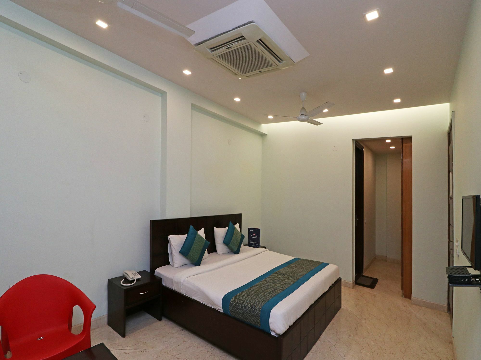 Oyo 9664 Sector 48 Hotel Gurgaon Luaran gambar